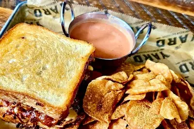 Downtown Pittsburgh Hidden Eats Food Tour with 6 Food Tastings