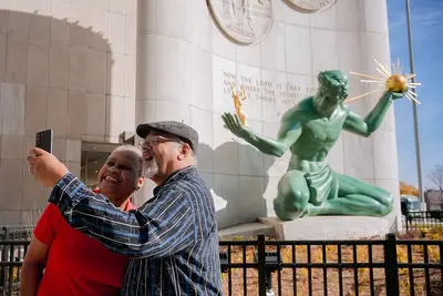 See the D Walking Tour Discover Downtown Detroit on Foot